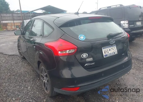 2017 Ford Focus Sel z USA, uszkodzony, nr VIN 1FADP3M26HL330882